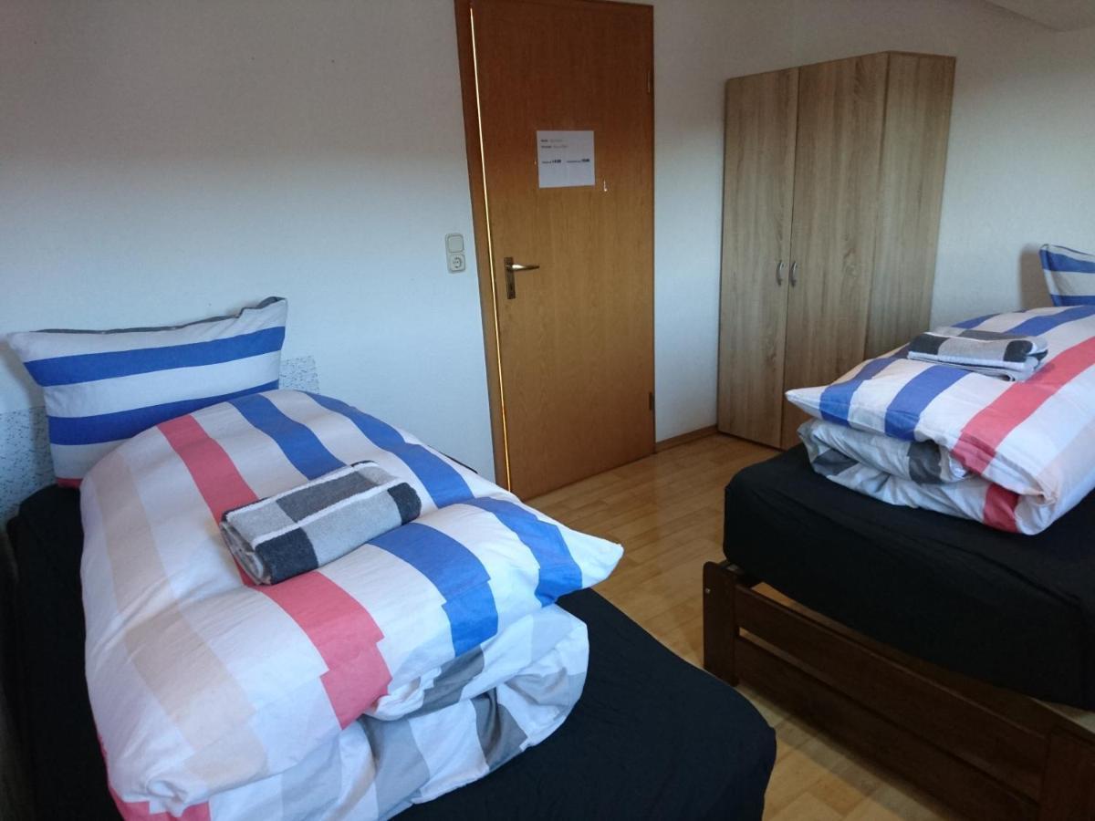 Privatunterkunft An Der Grünen Donau, Privatzimmer, Kein Parkplatz, Parken Auf Unserem Privaten Grundstück Ist Nicht Gestattet Und Führt Zur Strafanzeige Sowie Kostenpflichtigem Abschleppen *
